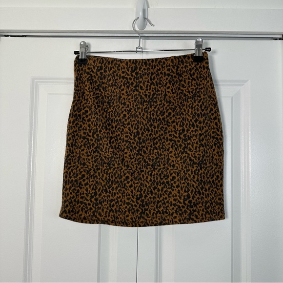 Urban Outfitters Leopard Print Mini Skirt XS - Picture 2 of 7